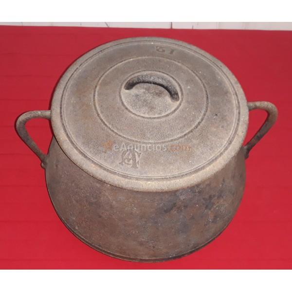 ANTIGUA OLLA DE HIERRO