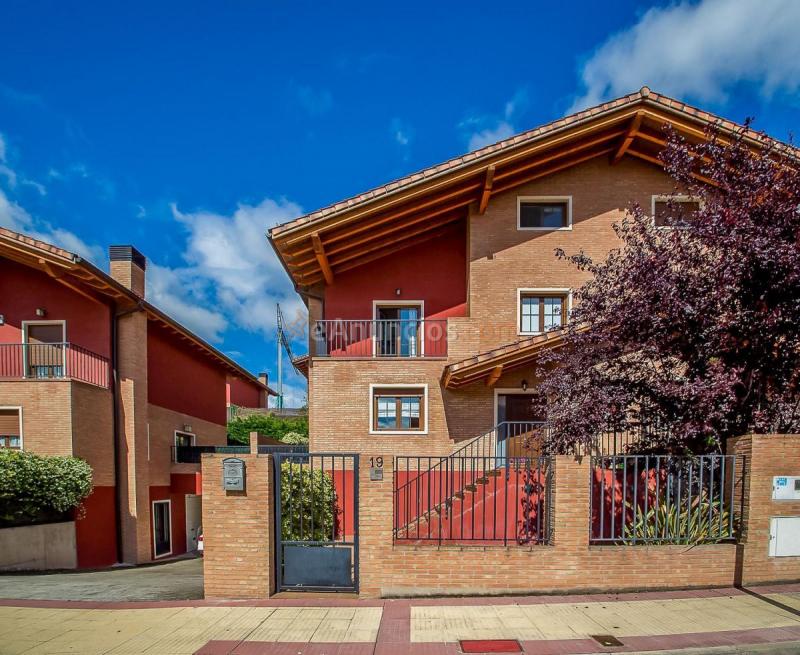 Adosado en venta en  Oión