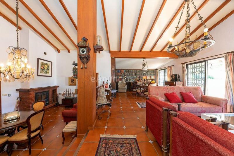 Adosado en venta en  Las Chapas-El Rosario, Marbella