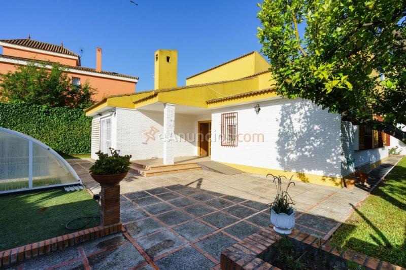 Adosado en venta en  Gines