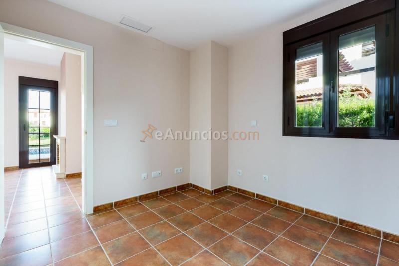 Adosado en venta en  Guillena