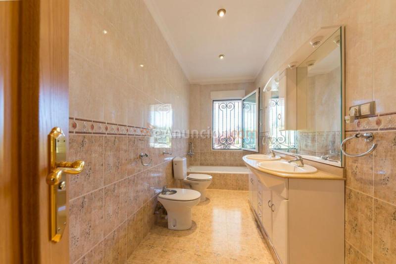 Adosado en venta en  San Crispín - Huerta Nueva - Estación, Elda