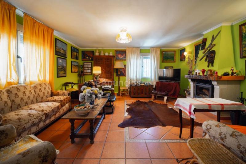 Adosado en venta en  Tortola de Henares