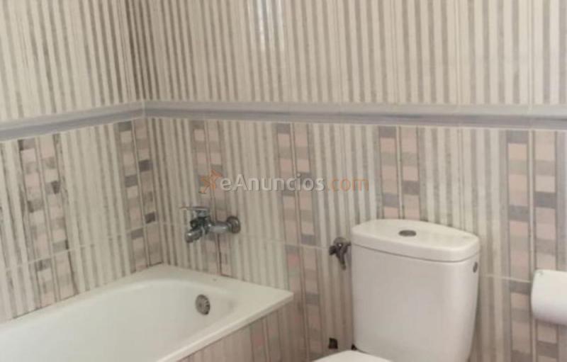 Casa en venta en  Manuel Altolaguirre, Fuente de Piedra