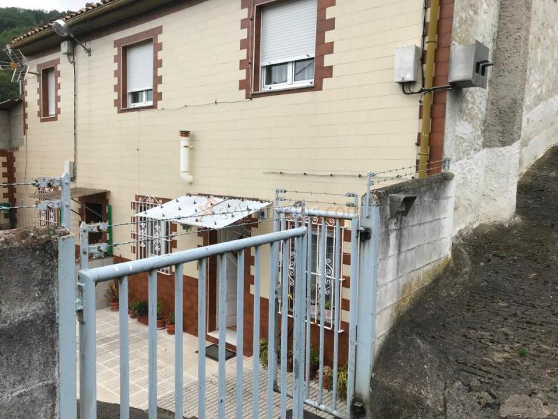 Casa Rural en venta en  Los Nadales, Requejo - Rozaes - Oñón, Mieres del Camino