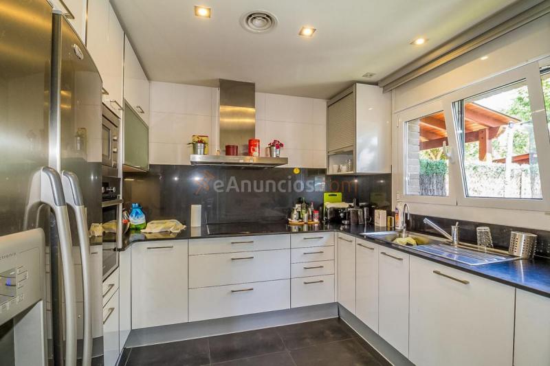 Adosado en venta en  Santa Perptua de Mogoda