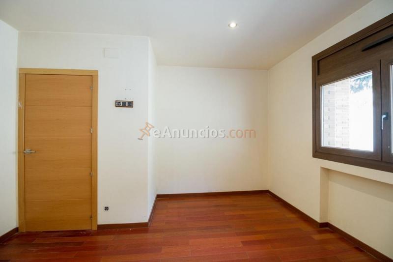 Adosado en venta en  Vallgorguina