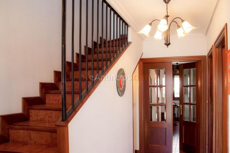 Adosado en venta en  Anguciana