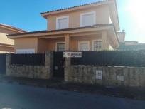 Adosado en alquiler en  Las Ventas de Retamosa