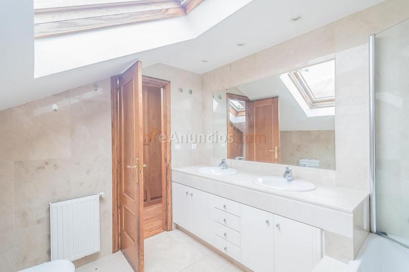 Adosado en venta en  Oleiros, Oleiros