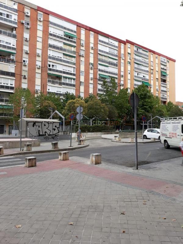 Local Comercial en venta en  Zarzaquemada, Leganés