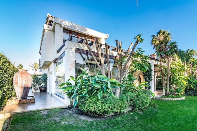 Adosado en venta en  San Pedro de Alcántara, Marbella