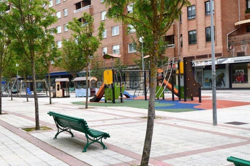 Edificio en venta en  Mendebaldea, PamplonaIruña