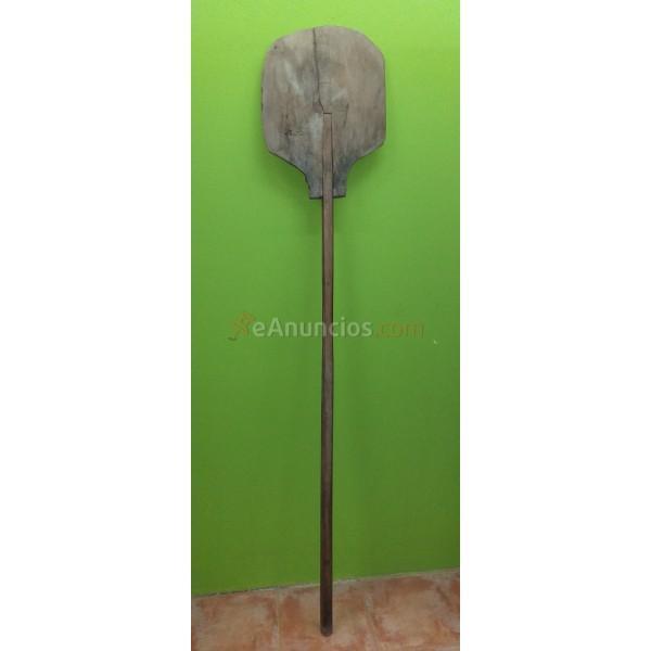 Antigua pala de panadero de madera