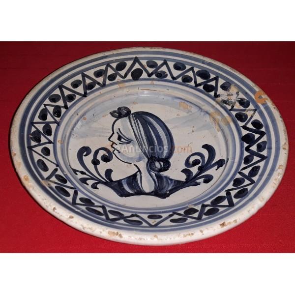 Plato de cerámica catalana siglo xx