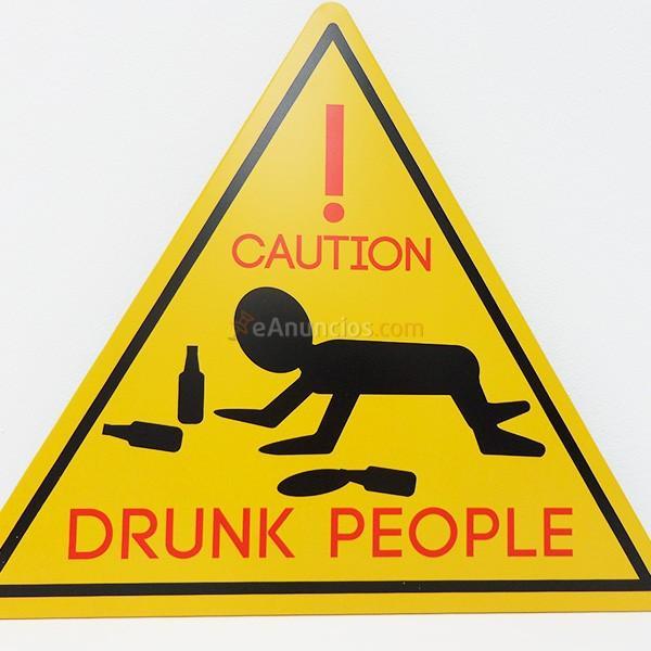 Placa decorativa Drunk People metal 30 cm amarillo