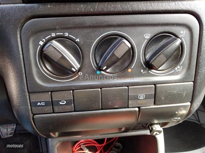 Volkswagen Golf 1.9 DIESEL de 1996 con 260.000 Km por 3.200 EUR. en Murcia