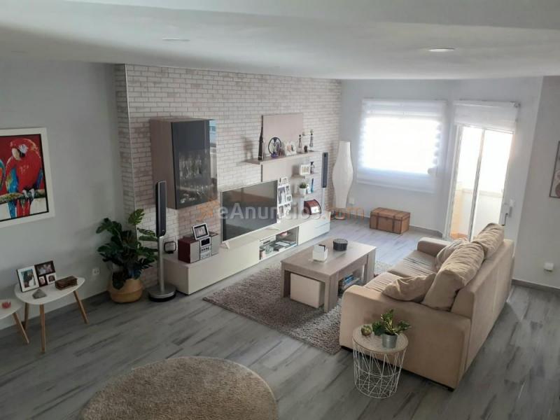 Adosado de 3 plantas con cochera - Miramar