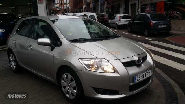 Toyota Auris 1.4D-4D de 2007 con 203.000 Km por 3.999 EUR. en Madrid