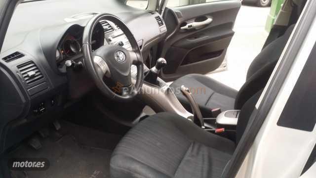 Toyota Auris 1.4D-4D de 2007 con 203.000 Km por 3.999 EUR. en Madrid