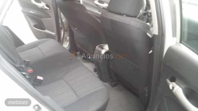 Toyota Auris 1.4D-4D de 2007 con 203.000 Km por 3.999 EUR. en Madrid