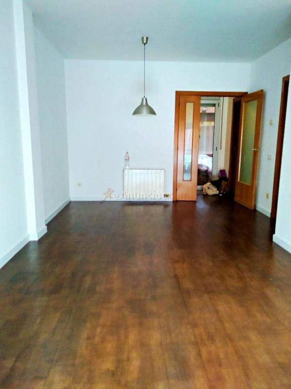 Bcn, montjuic: alquilo piso con piscina y plaza parking