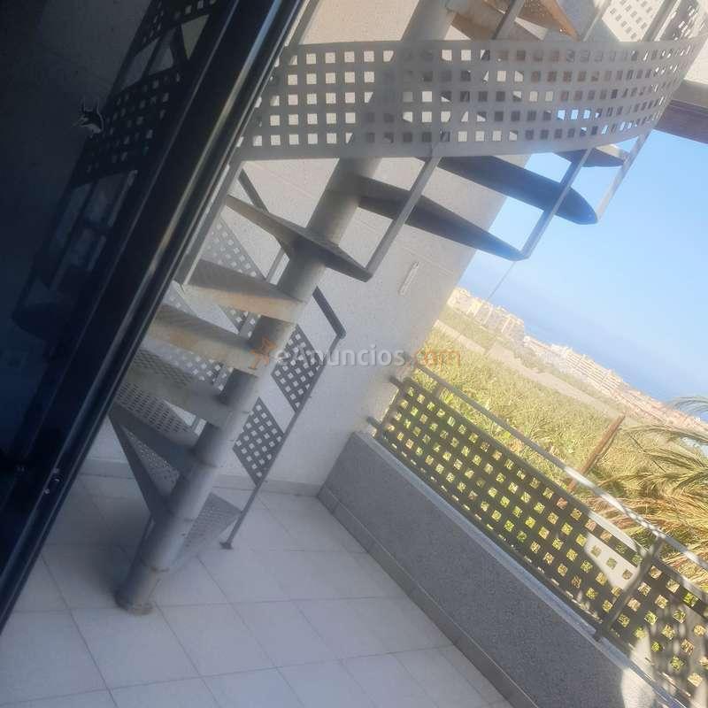 Vivienda muy moderna y adecuatamente distribuida.