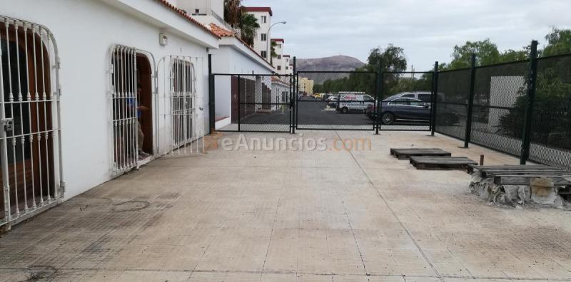 Oferta inmueble (local) en parque de la reina, arona