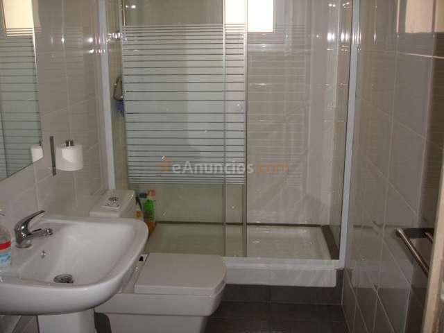 Habitación con balcon luminosa en barcelona