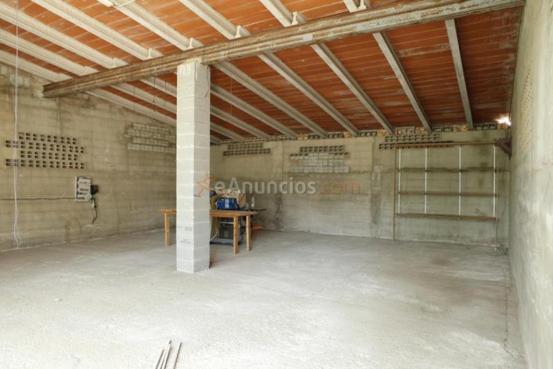 Alquilo nave en zona Manacor