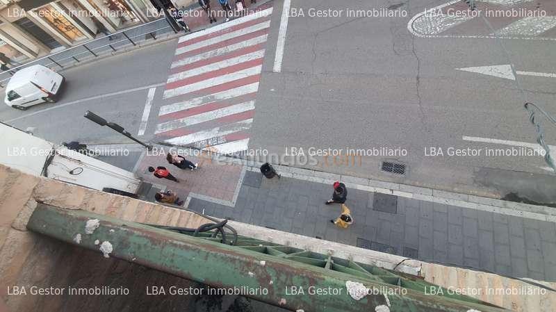 Local comercial junto al ayuntamiento.