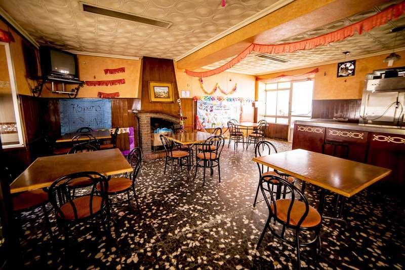 Local comercial, bien acondicionado.