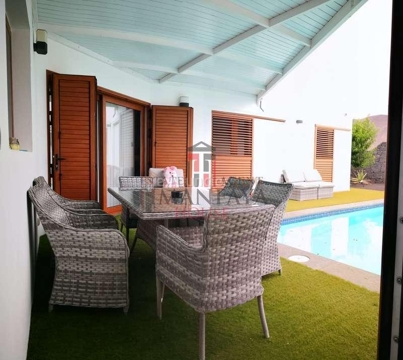 Villa independiente en venta Playa Blanca.