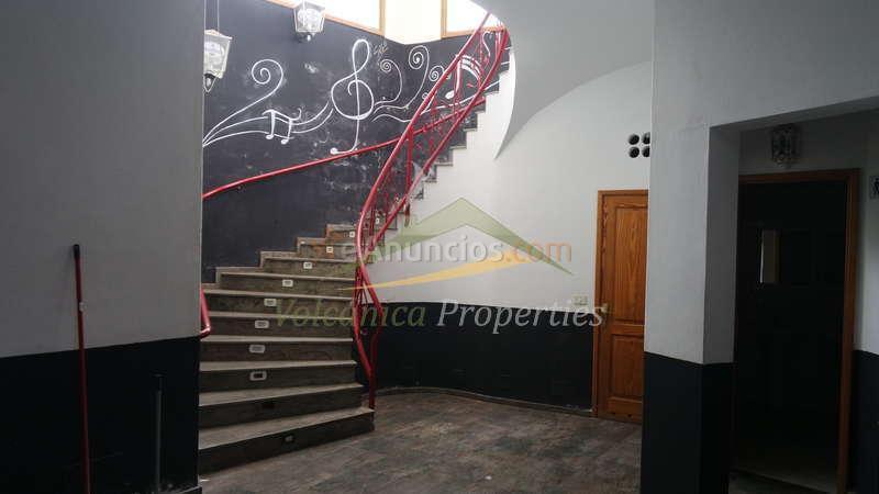 Centro Comercial en Charco Del Palo