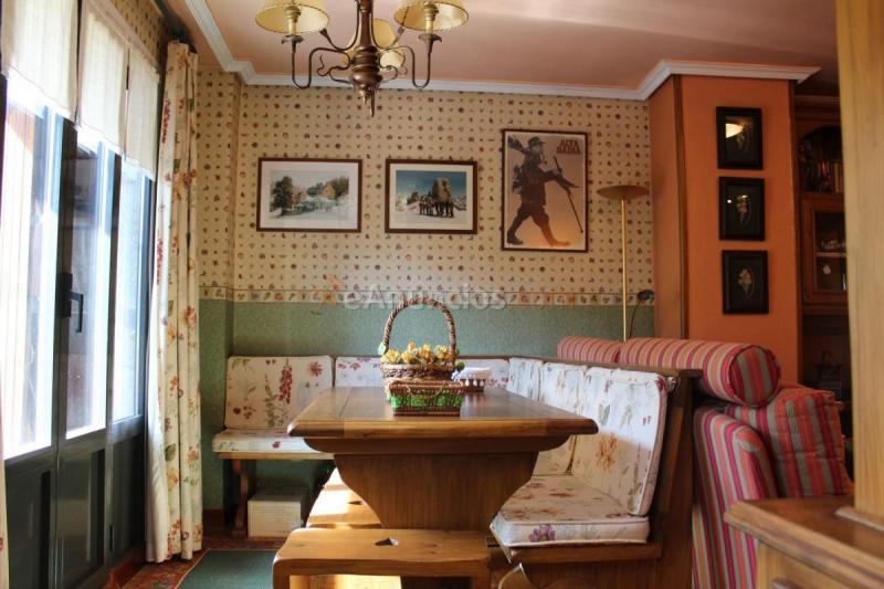 Apartamento en venta en Calle Edificio Los Iglos, Aísa