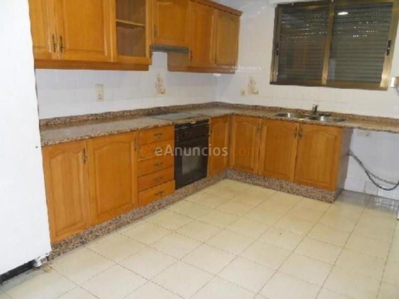 Adosado en venta en  Entrepinos, L'Eliana
