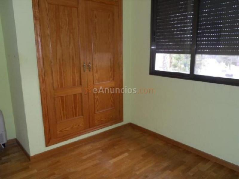 Adosado en venta en  Entrepinos, L'Eliana