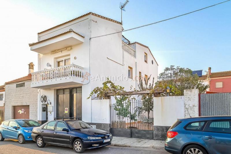 Adosado en venta en  Carrion de los Céspedes