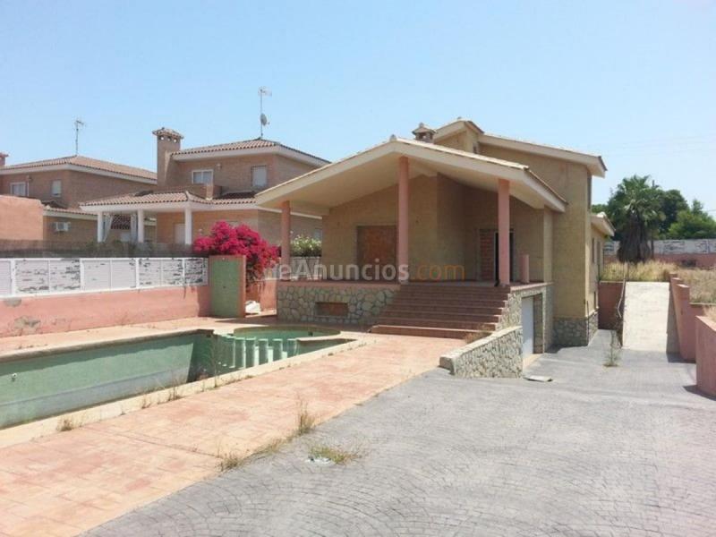 Adosado en venta en  Entrepinos, L'Eliana