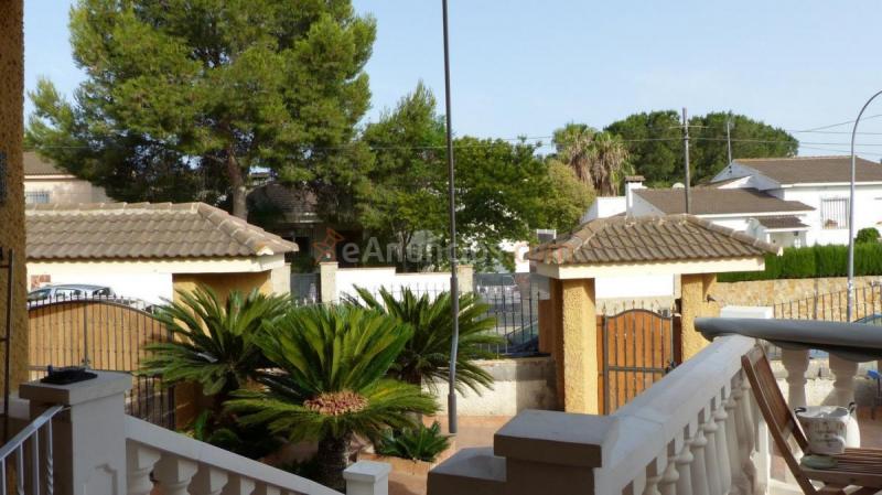 Adosado en venta en  Entrepinos, L'Eliana