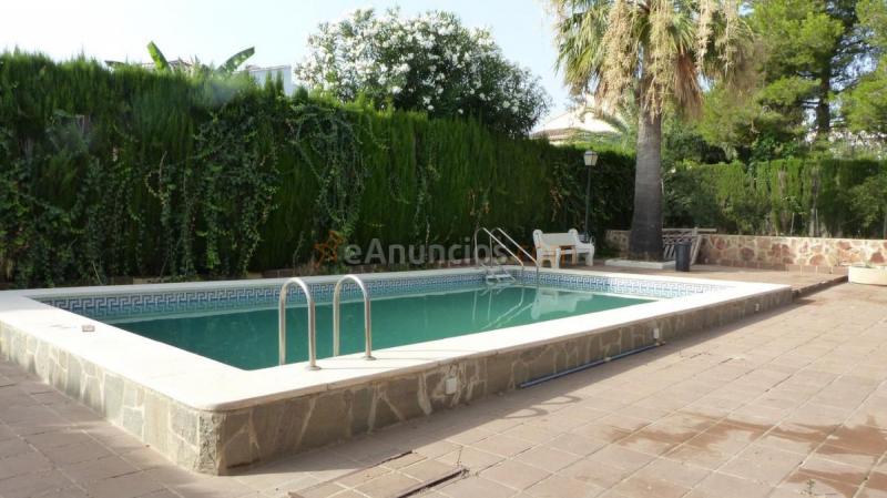 Adosado en venta en  Entrepinos, L'Eliana