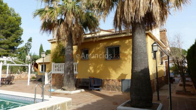 Adosado en venta en  Entrepinos, L'Eliana