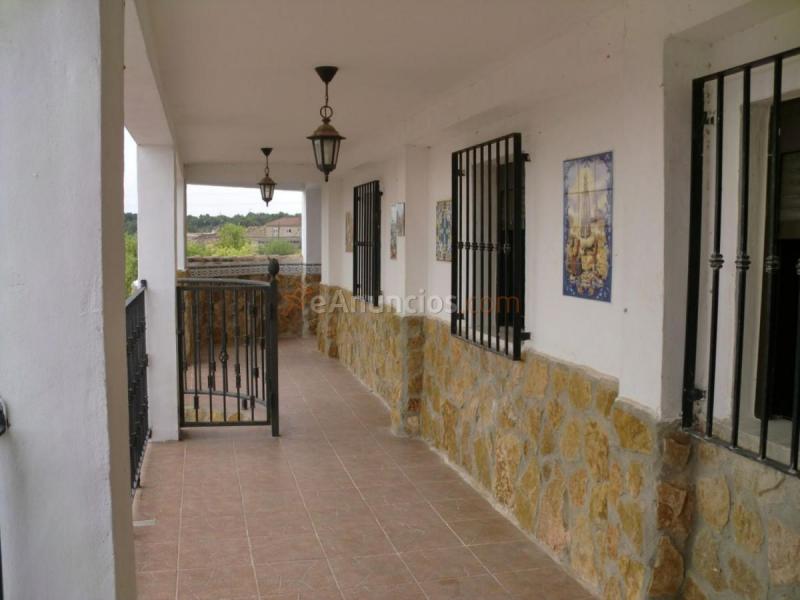 Adosado en venta en  Calle Fuente, Requena