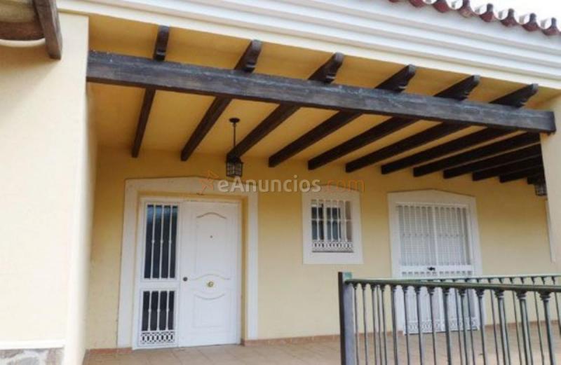 Adosado en venta en  Alcaucín