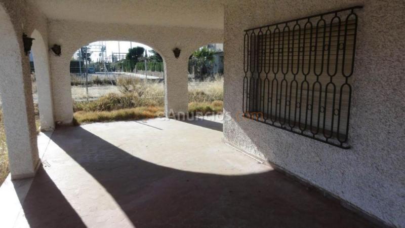 Adosado en venta en  Entrepinos, L'Eliana