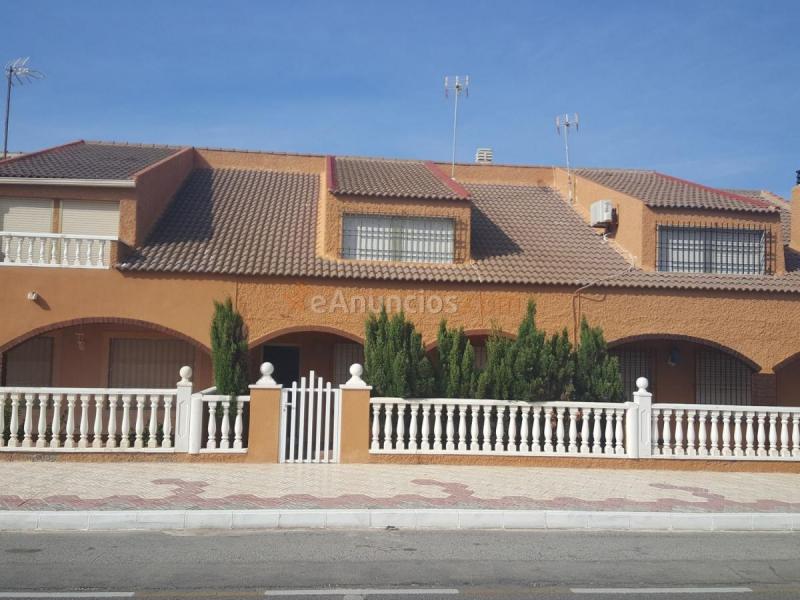 Casa en venta en Avenida Gran Vía de la Manga, Playa de las Gaviotas-El Pedrucho, La Manga del Mar Menor