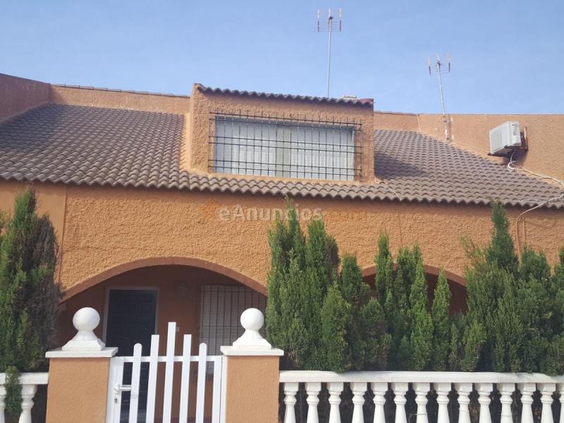 Casa en venta en Avenida Gran Vía de la Manga, Playa de las Gaviotas-El Pedrucho, La Manga del Mar Menor