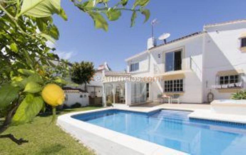 Adosado en venta en  PUERTO BANÚS, Nueva Andalucía, Marbella