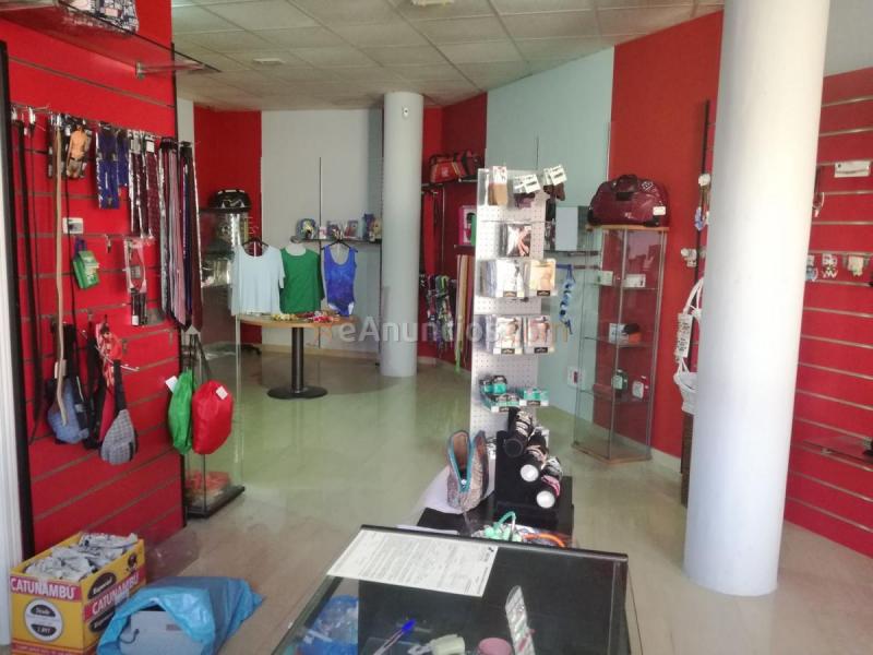 Local Comercial en venta en  Villanueva del Ariscal