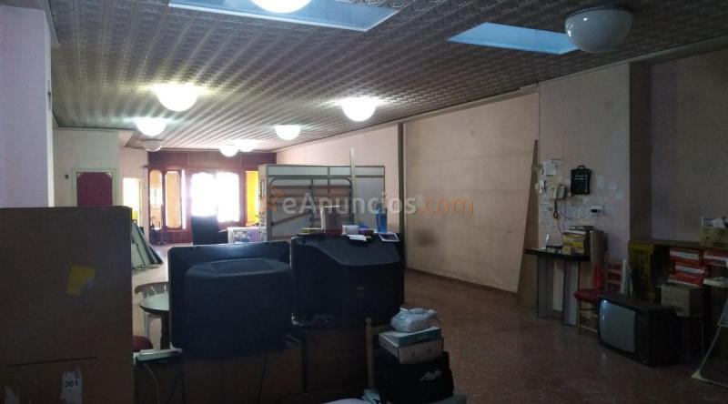 Local Comercial en alquiler en  Núcleo Urbano, La Pobla de Vallbona